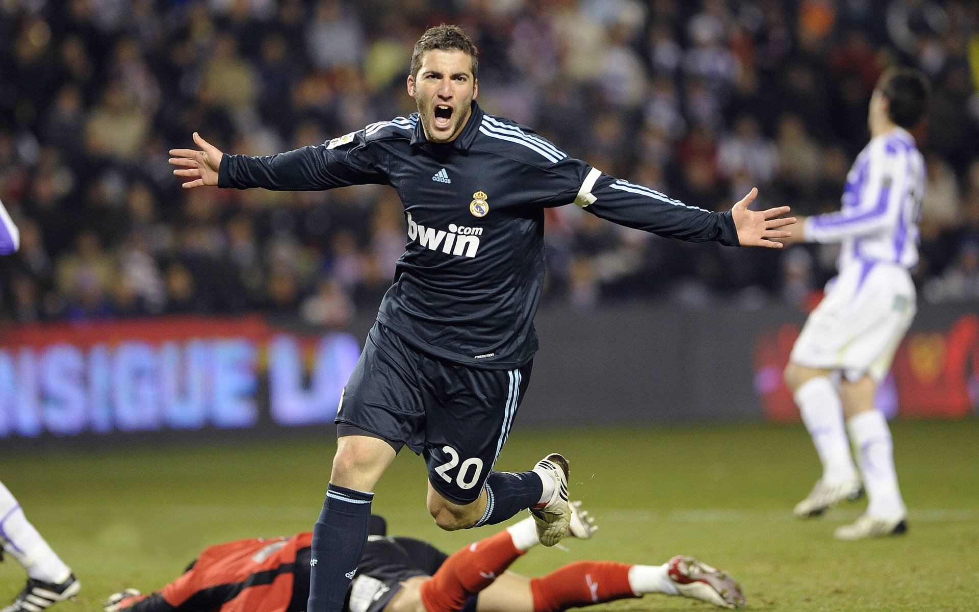 开云体育官方网入口-《王者荣耀》“天地大乱斗”挑战赛，冠军队伍争夺激烈！